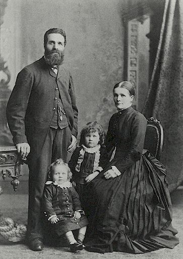 Matthew and Jessie Wishart, with their children, circa 1880